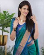 Women's Kanjivaram Woven Soft Silk Saree With Blouse Piece - Image 3