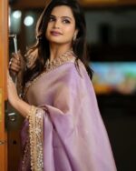 Women's Silver Tissue Silk Ethnic Saree With Unstiched Blouse Piece For Festival And Function. - Image 3